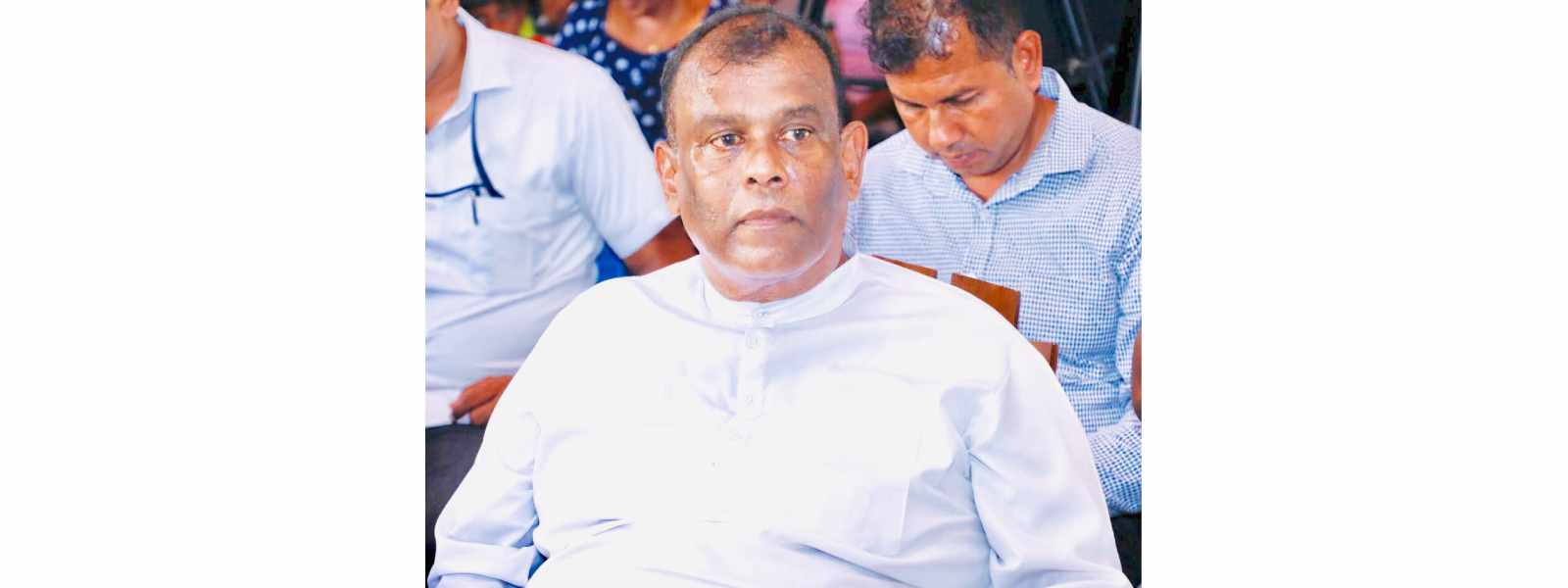 හිටපු මන්ත්‍රී ශාන්ත අබේසේකර සහපුත්‍රයා අත්අඩංගුවට